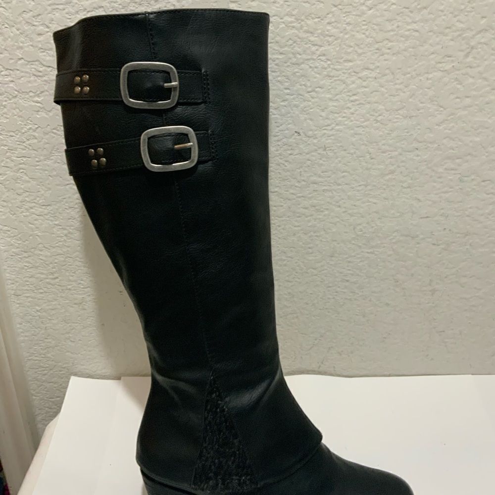 New Muk Luks Boots Black Leather Block Heel  Buckles  size 9 M